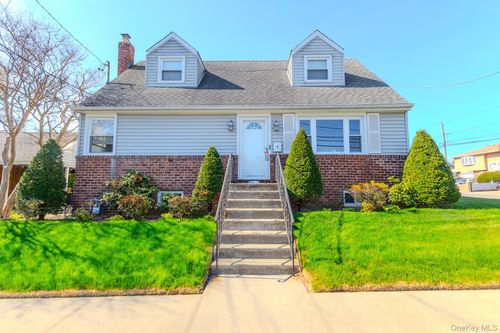 4 Fairfax Street, Hempstead, NY, 11580 | Card Image