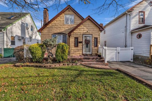 95 Liberty Blvd, Valley Stream, NY, 11580-5021 | Card Image