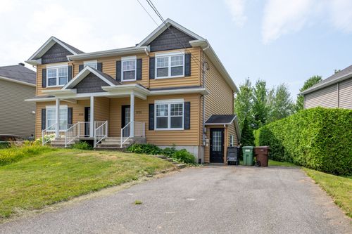3722 Rue De Toulon, Sherbrooke, QC, J1N0T5 | Card Image