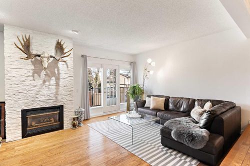 33-448 Strathcona Dr Sw, Calgary, AB, T3H1M3 | Card Image