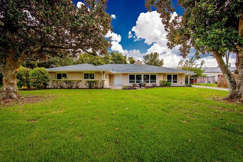 607 Franklin St, Napoleonville, LA, 70390 | Card Image