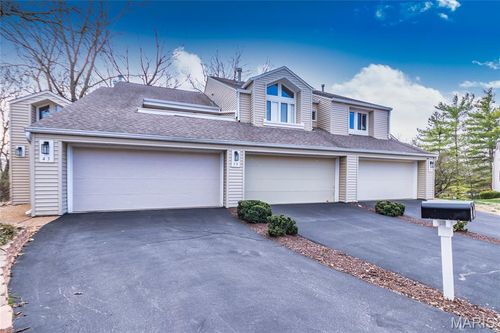 39 Ridgeview Circle Ct, Ballwin, MO, 63021-7807 | Card Image