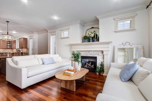 1-2413 2 Ave Nw, Calgary, AB, T2N0H5 | Card Image