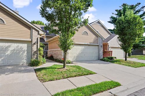49-9398 Westwind Dr, Livonia, MI, 48150-4527 | Card Image