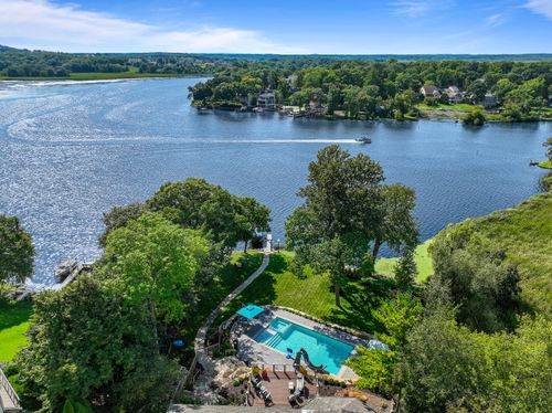 6474 Blue Heron Pointe Dr, Waterford, WI, 53185-2500 | Card Image