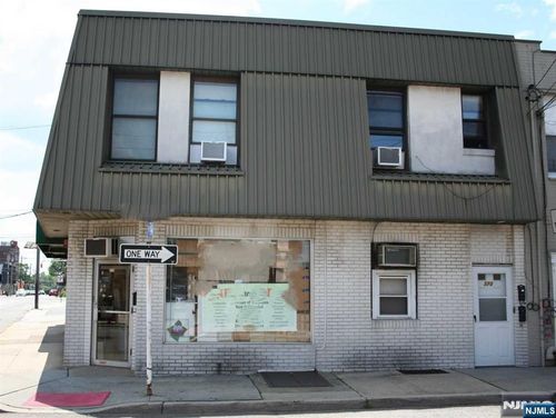 372 Queen Anne Rd, Teaneck, NJ, 07666-3245 | Card Image