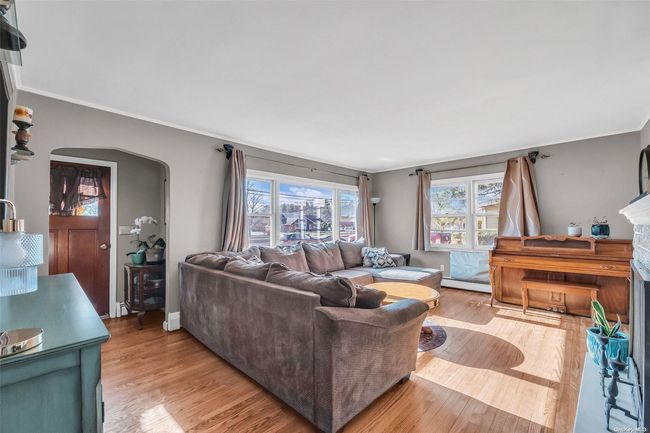 23 E Woodside Ave, House other with 4 bedrooms, 1 bathrooms and null parking in Patchogue NY | Image 5