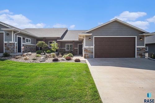 107 N Pine Lake Dr, Sioux Falls, SD, 57110-6243 | Card Image