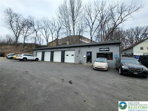 615 Sumner Ave, Whitehall, PA, 18052-7011 | Card Image