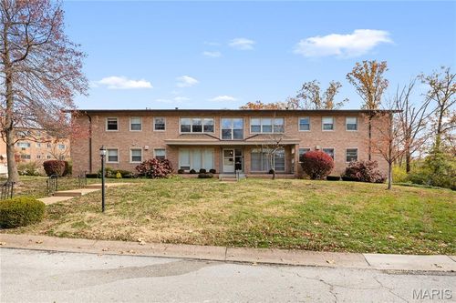 104-4 Delcrest Ct, Saint Louis, MO, 63124-2135 | Card Image