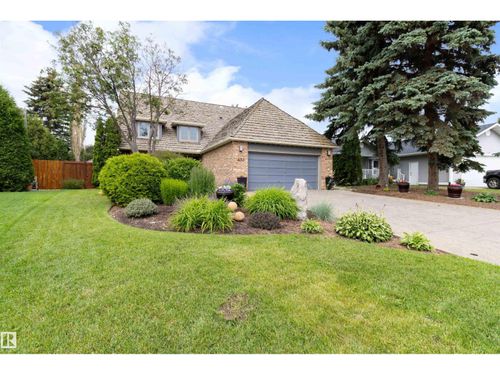 433 Village Dr, Sherwood Park, AB, T8A4K1 | Card Image