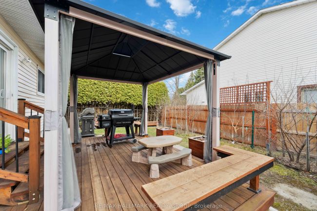 1426 Larkhaven Cres, House other with 3 bedrooms, 4 bathrooms and 4 parking in Orleans ON | Image 31
