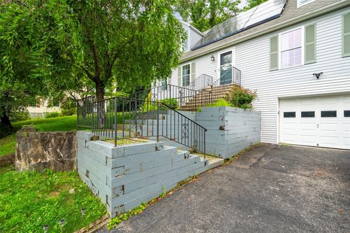 18 Jenkins Ct, Ossining, NY, 10562-3460 | Card Image