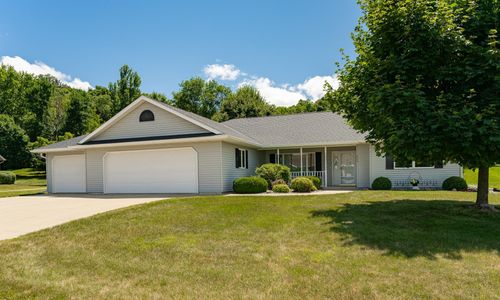 320 Northern Hills Trl, Saint Charles, MN, 55972-1390 | Card Image