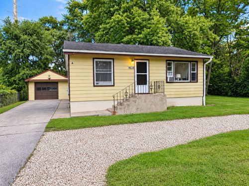 40719 N Il Route 83 Route, Antioch, IL, 60002 | Card Image