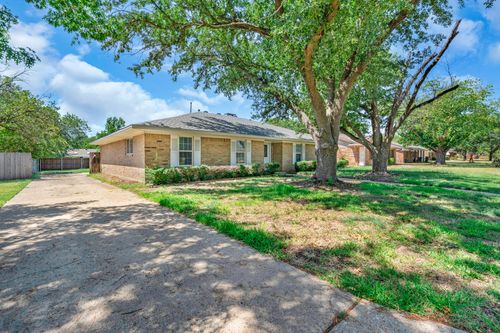 924 Imperial Dr, Denton, TX, 76209-8610 | Card Image