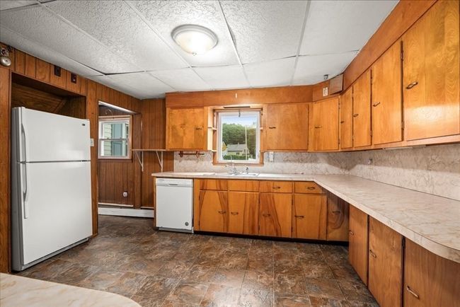 176 Boyce St, House other with 3 bedrooms, 2 bathrooms and 4 parking in Auburn MA | Image 4