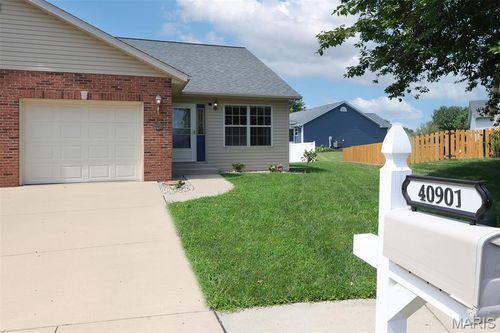10904 Upland Terrace Dr, Lebanon, IL, 62254-2335 | Card Image