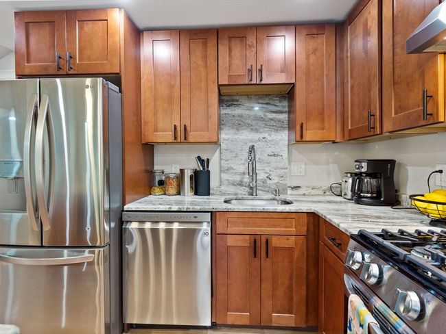 APT-3 - 6 Nelly St, Condo with 2 bedrooms, 1 bathrooms and 2 parking in Wakefield MA | Image 5
