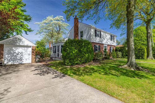 15 Ilsley Pl, Malverne, NY, 11565-1405 | Card Image