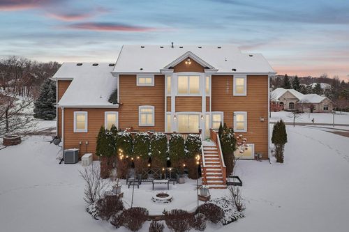 2914174 Prairie Wind Cir S, Pewaukee, WI, 53072-3192 | Card Image