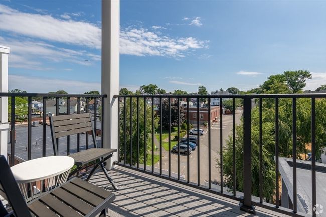 APT-206 - 10 Somerset Ave, Condo with 2 bedrooms, 2 bathrooms and 1 parking in Winthrop MA | Image 5