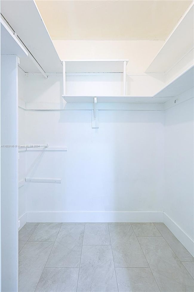 APT-117 - 200 177 Th Dr, Condo with 1 bedrooms, 1 bathrooms and null parking in Sunny Isles Beach FL | Image 16