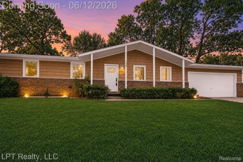 483 S 3rd St, Brighton, MI, 48116-1417 | Card Image