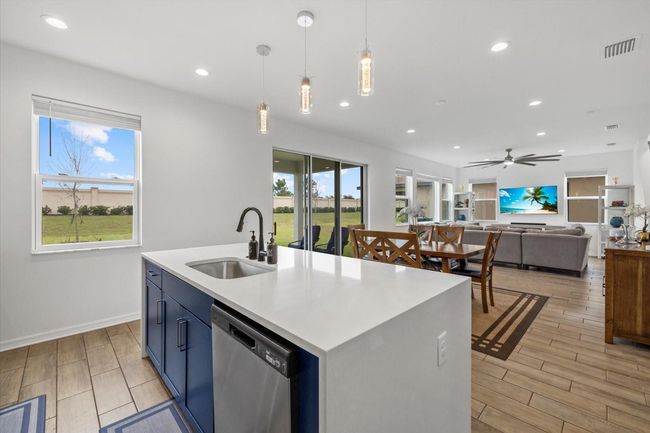 8330 Abalone Loop, House other with 3 bedrooms, 3 bathrooms and null parking in Parrish FL | Image 4