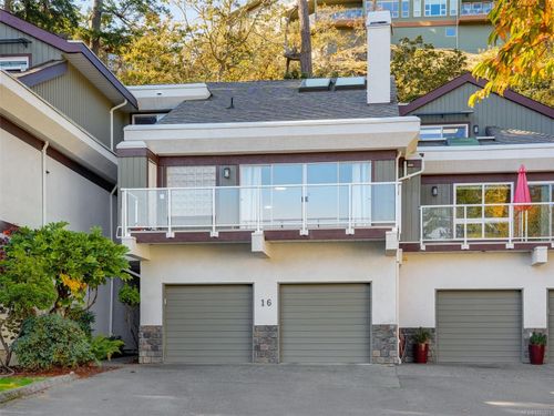 16-1063 Valewood Trail, Saanich, BC, V8X5G5 | Card Image