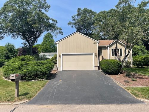 141 Sturbridge Dr, Warwick, RI, 02886-8630 | Card Image