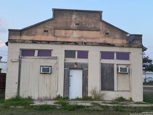 109 E Front St, Runge, TX, 78151 | Card Image