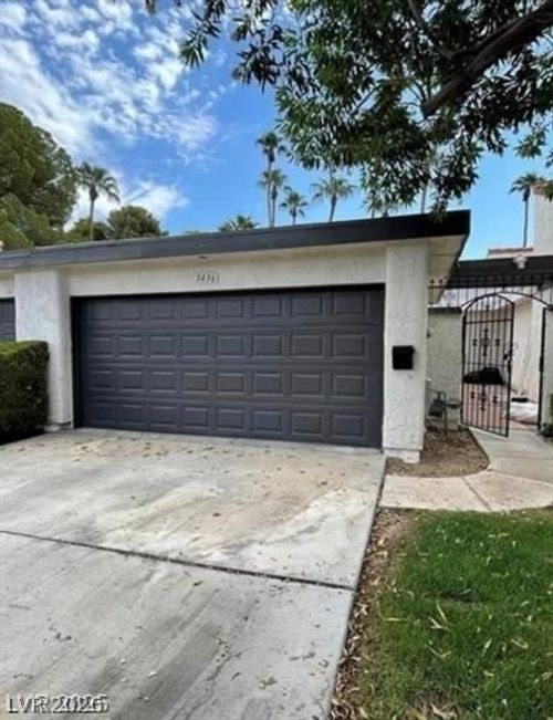3436 Pino Cir, Las Vegas, NV, 89121-4027 | Card Image