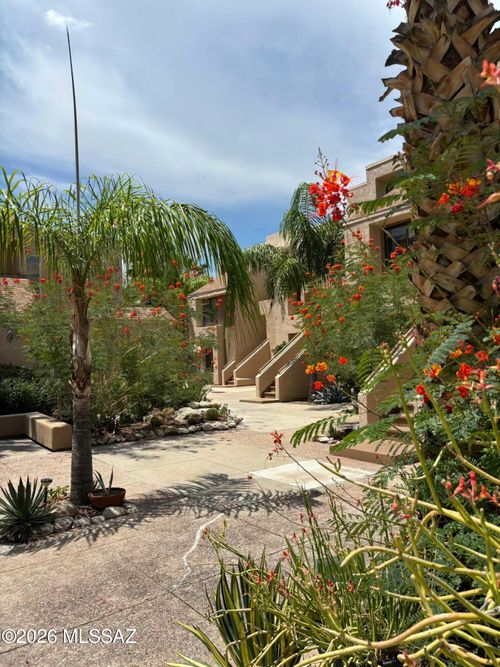 2111-5675 N Camino Esplendora, Tucson, AZ, 85718-4566 | Card Image