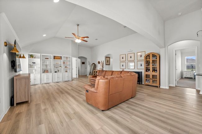 352 Backstays Loop, House other with 4 bedrooms, 3 bathrooms and 5 parking in Kyle TX | Image 9