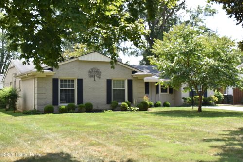 8620 Whipps Bend Rd, Louisville, KY, 40222-4560 | Card Image