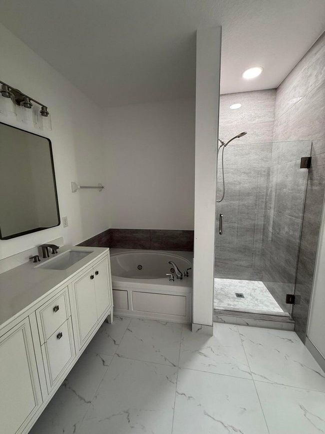 APT-102 - 108 W Pigeon Plum Dr, Condo with 3 bedrooms, 3 bathrooms and null parking in Jupiter FL | Image 15