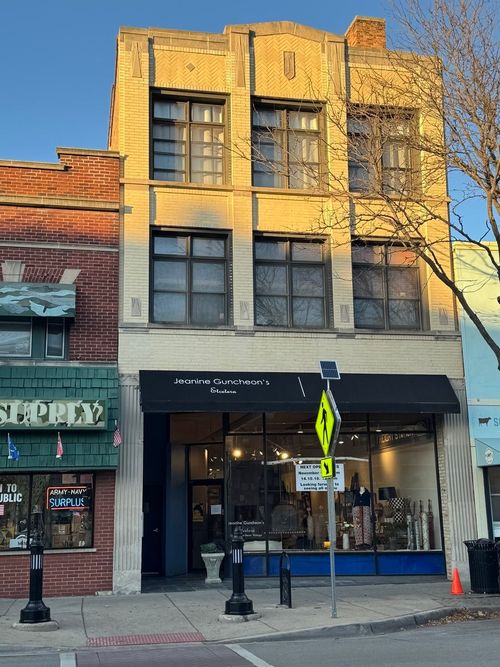 apt-d-7349 Madison St, Forest Park, IL, 60130-1565 | Card Image