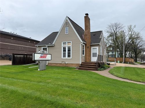 1803 1st Ave Se, Cedar Rapids, IA, 52402-5434 | Card Image