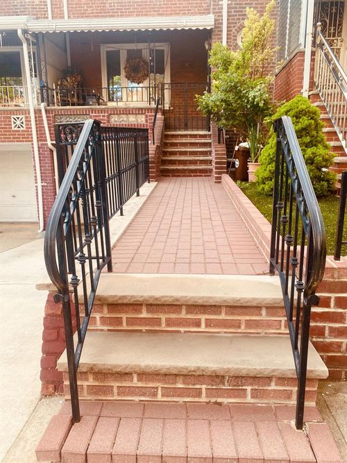 48 42nd St, Sunnyside, NY, 11104-3126 | Card Image