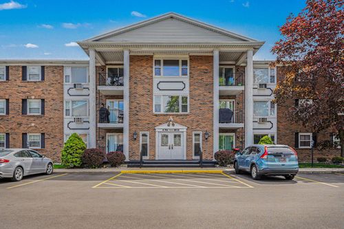 9-7500 Boulder Bluff Dr, Jenison, MI, 49428-8966 | Card Image