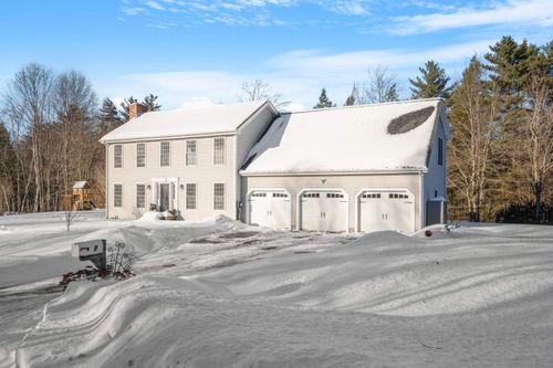 9 Spruce Court, Hooksett, NH, 03106 | Card Image