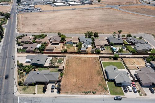 612 East Ave, Livingston, CA, 95334-1863 | Card Image