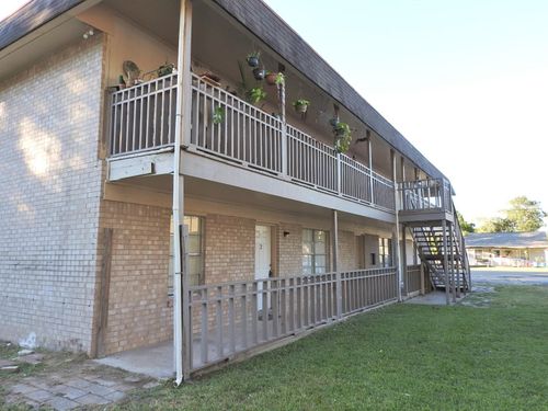 apt-2-408 E Coombs St, Alvin, TX, 77511-3559 | Card Image