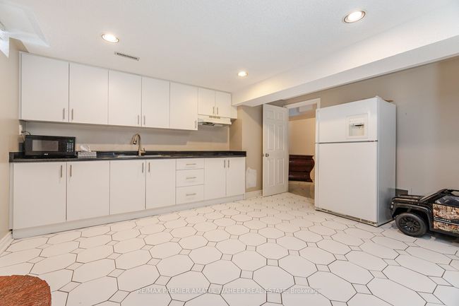 166 Killian Rd, House other with 5 bedrooms, 4 bathrooms and 2 parking in Maple ON | Image 39