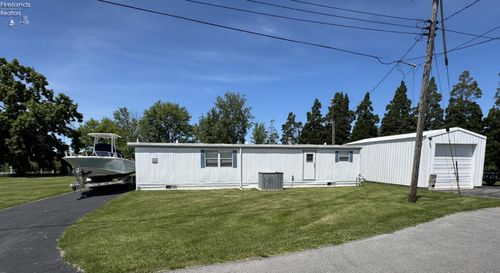 2825 W Risingsun Rd, Port Clinton, OH, 43452-9620 | Card Image
