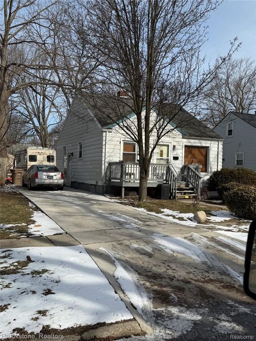 647 E Mansfield Ave, Pontiac, MI, 48340-2947 | Card Image