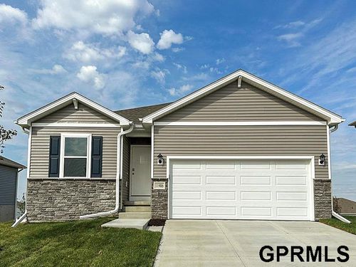 5542 N 186th Ave, Elkhorn, NE, 68022-6439 | Card Image