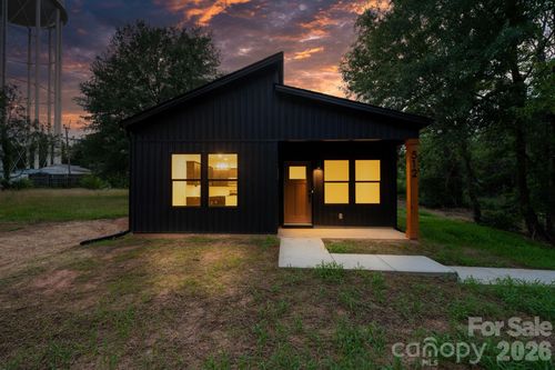 512 28th St Sw, Hickory, NC, 28602-1941 | Card Image
