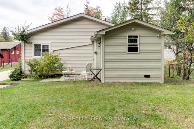 141 River Rd E, House other with 2 bedrooms, 2 bathrooms and 7 parking in Wasaga Beach ON | Image 33